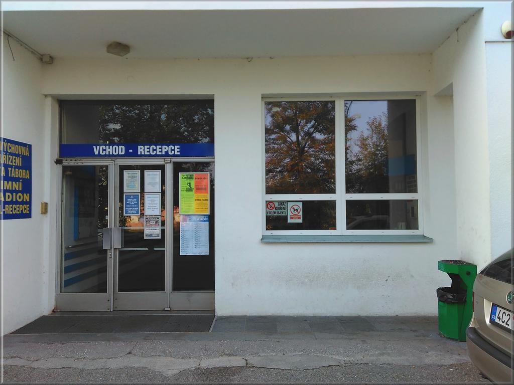 Zimni Stadion Tabor Hotel Exterior photo